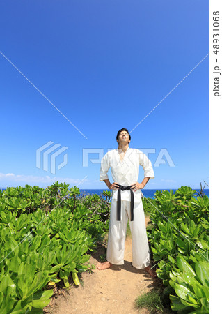 空手着を着た男性 空手着を着た男性 48931068