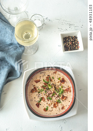 Bowl of clam chowder Bowl of clam chowder 48931103