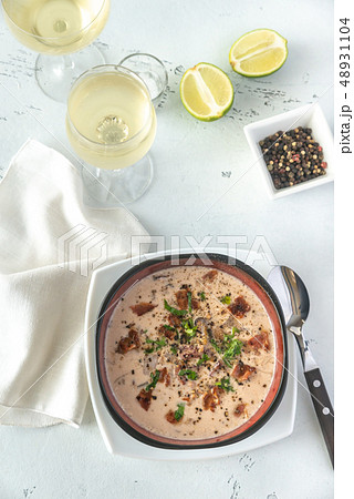 Bowl of clam chowder Bowl of clam chowder 48931104