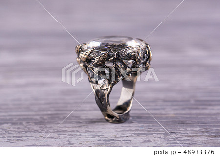 A ring silver of rhinestone  48933376