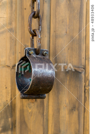 chain shackles old forged weather-beaten 48933406