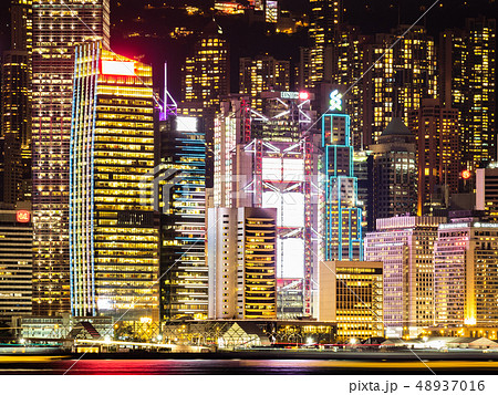 香港　ビクトリア・ハーバー　夜景 48937016