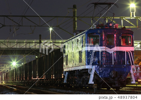 武川駅に停車する鉱石貨物列車　秩父鉄道デキ100形108号機電気機関車 48937804