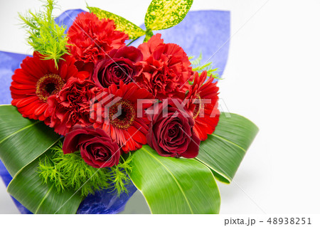 赤系の花束 母の日バラ カーネーション ガーベラの写真素材 4351