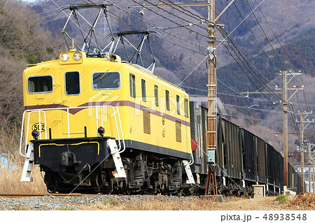 鉱石貨物列車　秩父鉄道デキ500形502号機牽引 48938548