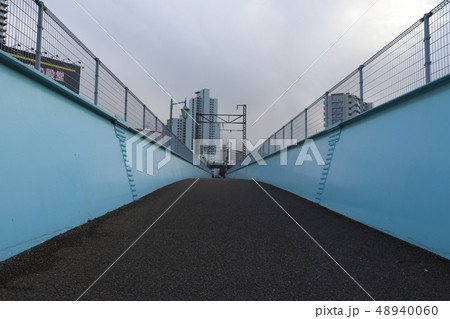 旧臨港線跡地の阪神国道架道橋 48940060