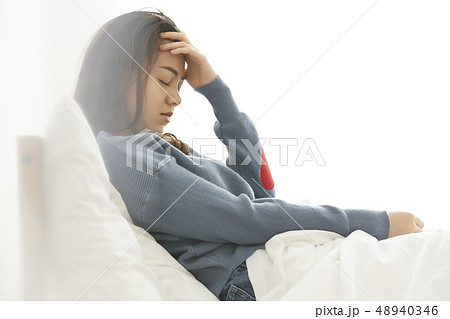 女性　体調不良 48940346