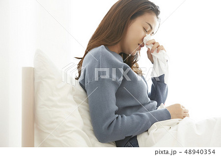 女性　体調不良 48940354