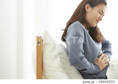 女性 体調不良 女性 体調不良 48940355