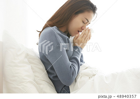 女性　体調不良 48940357