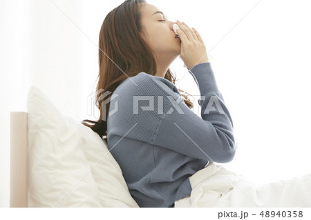 女性 体調不良 女性 体調不良 48940358