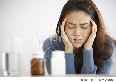 女性　体調不良 48940360