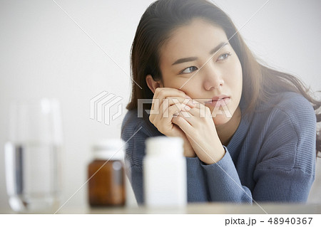 女性　体調不良 48940367