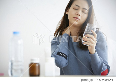 女性　体調不良 48940424