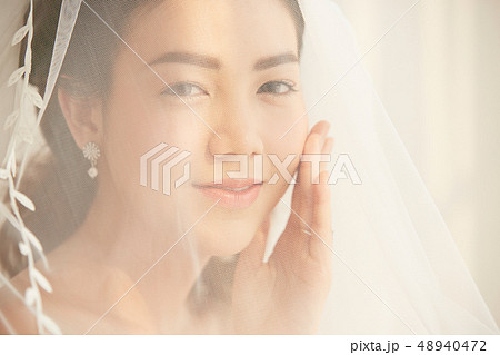 女性　ブライダル 48940472