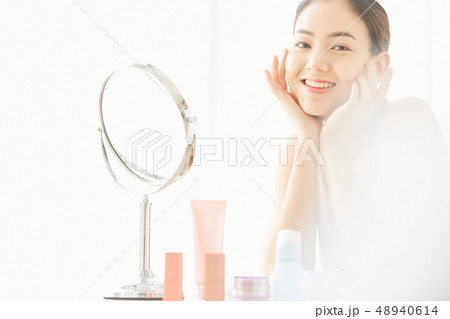 女性　ビューティー 48940614