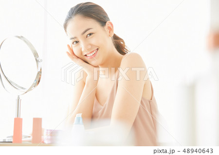 女性　ビューティー 48940643