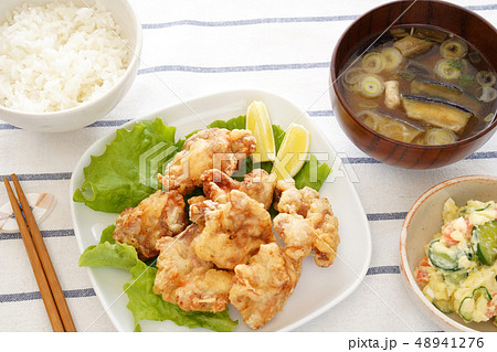 鶏の唐揚げ定食 48941276