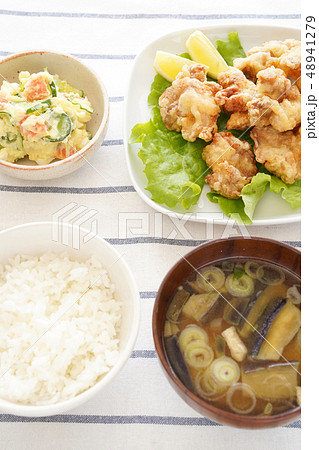 鶏の唐揚げ定食 48941279