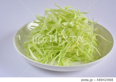 ピラーでキャベツの千切り 48942988