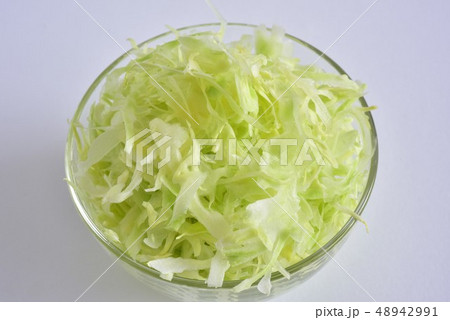 ピラーでキャベツの千切り 48942991