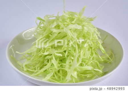 ピラーでキャベツの千切り 48942993