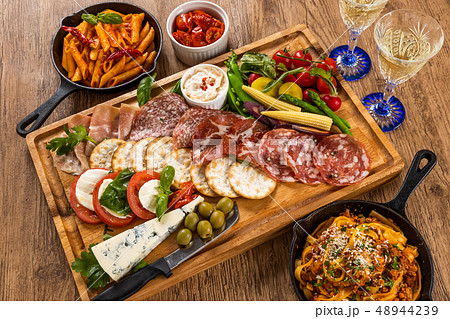 チーズ&ワイン&ハムのオードブル　Ham and cheese and wine 48944239