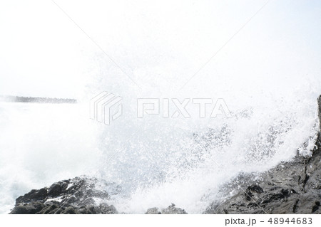日本海　荒波日本海 48944683