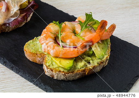 オープンサンドイッチ　Italian food (Bruschetta)  48944776