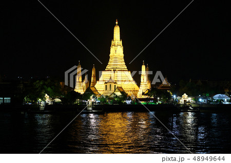 バンコク 夜のワットアルン Wat Arun バンコク 夜のワットアルン Wat Arun 48949644