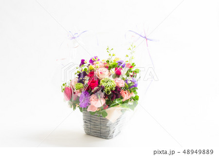 上に余白のある花　横位置 48949889