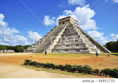 チチェンイッツァ遺跡 エル・カスティージョ(メキシコ) チチェンイッツァ遺跡 エル・カスティージョ(メキシコ) 48951732