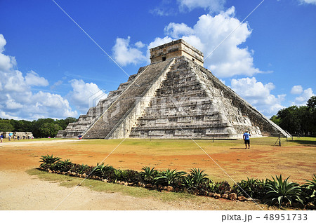 チチェンイッツァ遺跡　エル・カスティージョ（メキシコ） 48951733
