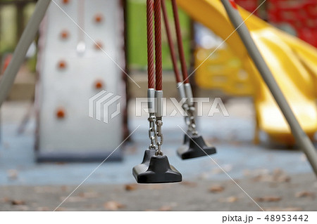 公園のブランコ 48953442