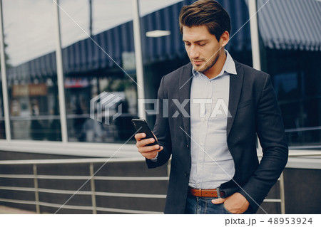 Handsome businesman in a summer city 48953924