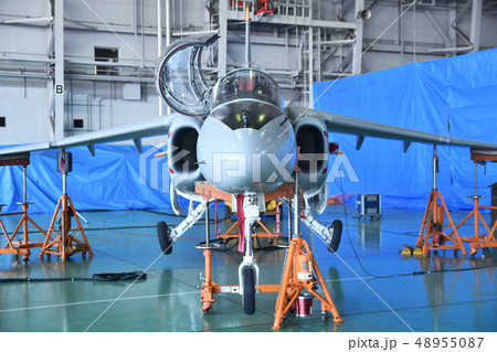 格納庫のT-4練習機 48955087