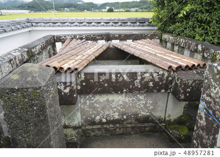 井伊家初代の井伊共保が出生したと伝わる井戸（静岡県浜松市） 48957281