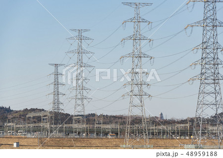 鉄塔 高圧線 電力 送電線 青空 空 鉄塔 高圧線 電力 送電線 青空 空 48959188