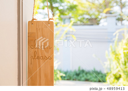 please make up room sign on door in resort 48959413