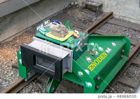 江ノ電藤沢駅の車止めとカエルの置物 江ノ電藤沢駅の車止めとカエルの置物 48966030