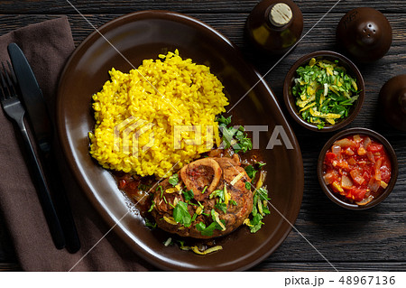 Braised veal shank, ossobuco, served with risotto  48967136