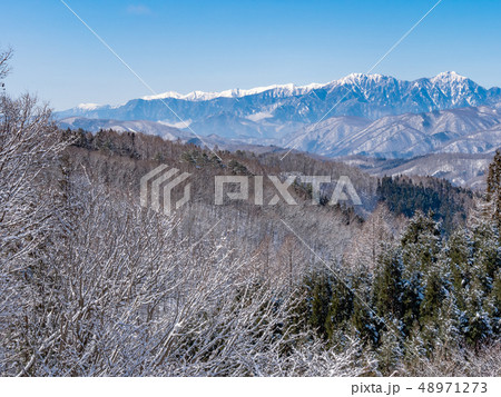 長野県白馬村 雪山の雪景色 長野県白馬村 雪山の雪景色 48971273