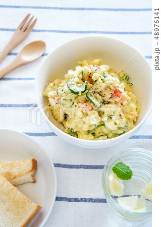 休日のブランチ（ポテトサラダ） 48976141