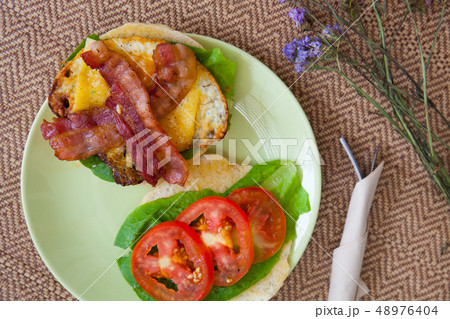 Bacon, Rocket, Tomato, Cream Cheese Plain Bagel 48976404