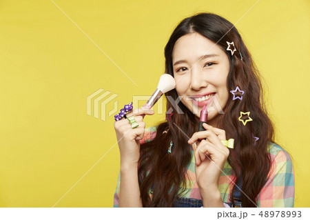 女性　ポップ 48978993