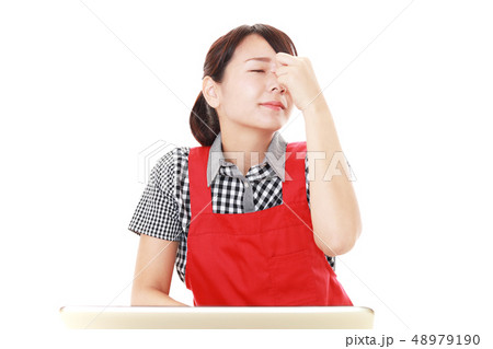 疲れた表情の女性 疲れた表情の女性 48979190