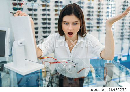 Female buyer surprised by the effect of glasses Female buyer surprised by the effect of glasses 48982232