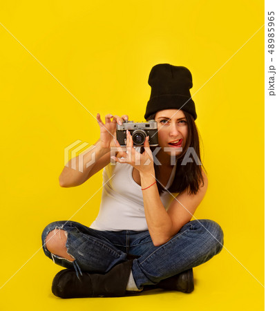girl old photocamera girl old photocamera 48985965