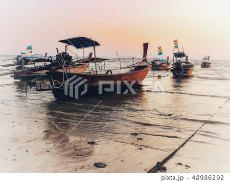 The boat takes tourists to see coral reefs in Krab 48986292