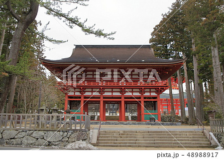 高野山 壇上伽藍 中門 (雪景色) 高野山 壇上伽藍 中門 (雪景色) 48988917